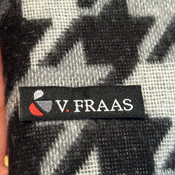 V.Fraas cashmink scarf in houndstooth pattern made in Germany new without tags! - Picture 2 of 5